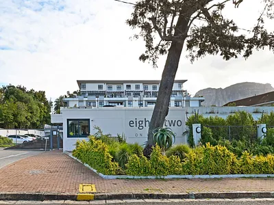2 Bedroom Apartment For Sale in Cape Town - 3kQx.webp