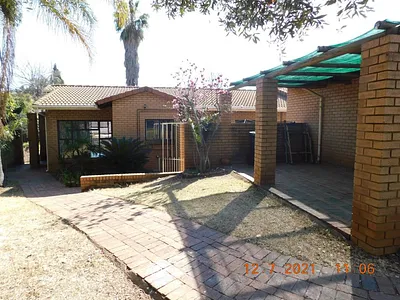 3 Bedroom Townhouse To Rent in Pretoria - vtOX.webp
