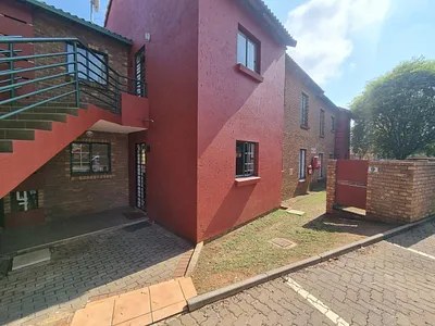 2 Bedroom Townhouse For Sale in Pretoria - TsuT.webp