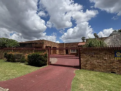 3 Bedroom Townhouse To Rent in Pretoria - IYVE.webp