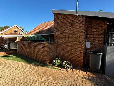 3 Bedroom Townhouse To Rent in Pretoria - 2UbL.webp