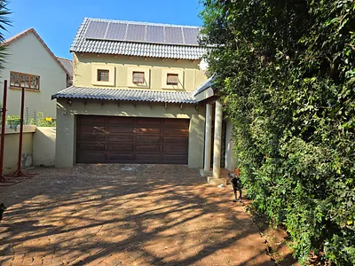 3 Bedroom Townhouse For Sale in Pretoria - 0RPV.webp