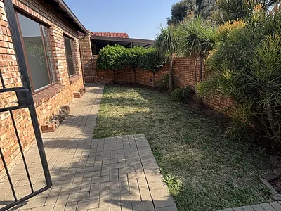 2 Bedroom Townhouse To Rent in Pretoria - sqdz.webp