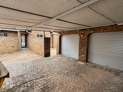 3 Bedroom Townhouse To Rent in Pretoria - Rlyo.webp