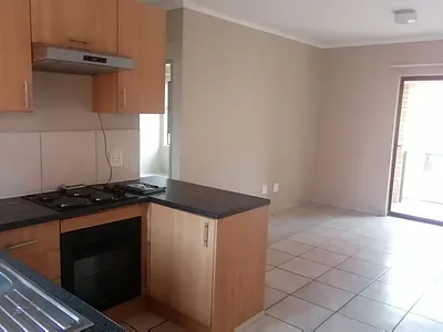 2 Bedroom Apartment For Sale in Roodepoort - img
