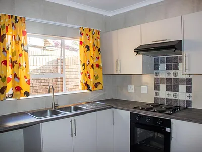 1 Bedroom Townhouse For Sale in Roodepoort - lKJ4.webp