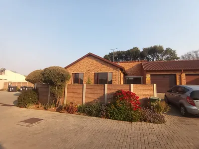 2 Bedroom Townhouse For Sale in Roodepoort - img