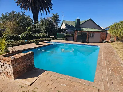 3 Bedroom House To Rent in Krugersdorp - 8DPb.webp