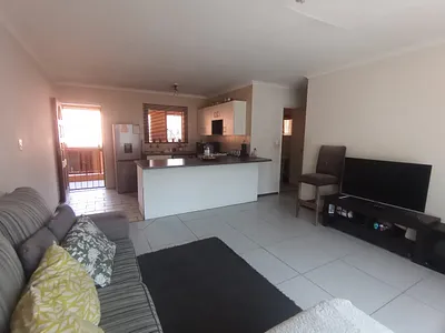 2 Bedroom Apartment For Sale in Roodepoort - img