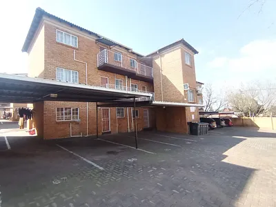 2 Bedroom Apartment To Rent in Krugersdorp - img