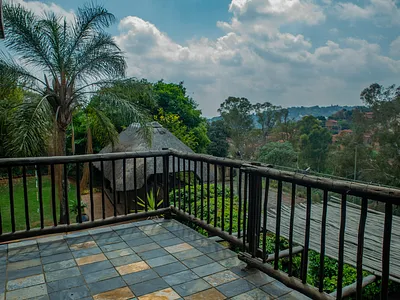 6 Bedroom House For Sale in Roodepoort - img