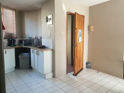 2 Bedroom Apartment To Rent in Roodepoort - GaSB.webp
