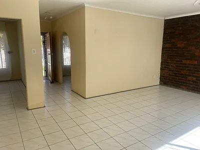 3 Bedroom House To Rent in Roodepoort - yxh5.webp