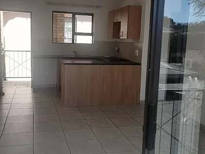 2 Bedroom Apartment To Rent in Roodepoort - KT1j.webp