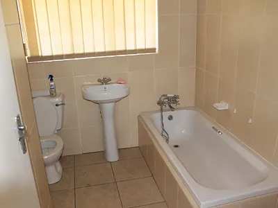 2 Bedroom Apartment For Sale in Krugersdorp - bab3.webp
