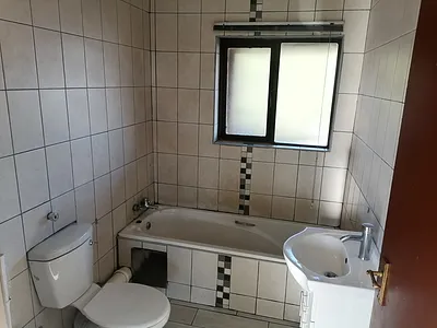2 Bedroom Apartment For Sale in Roodepoort - img