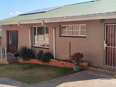 2 Bedroom Apartment To Rent in Roodepoort - ChlS.webp