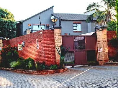 2 Bedroom Apartment For Sale in Krugersdorp - kNcT.webp