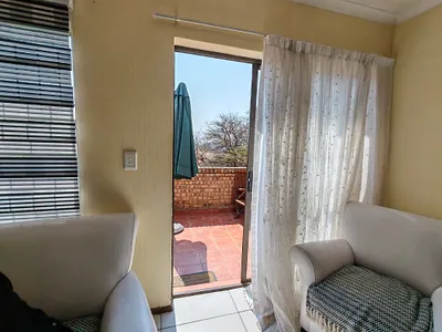 2 Bedroom Townhouse For Sale in Roodepoort - img