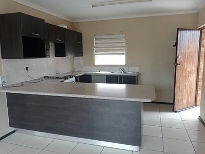 2 Bedroom Townhouse For Sale in Roodepoort - 0l54.webp