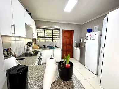 2 Bedroom Townhouse To Rent in Roodepoort - iQnI.webp