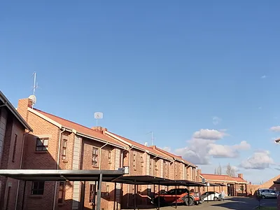 3 Bedroom Apartment To Rent in Roodepoort - img