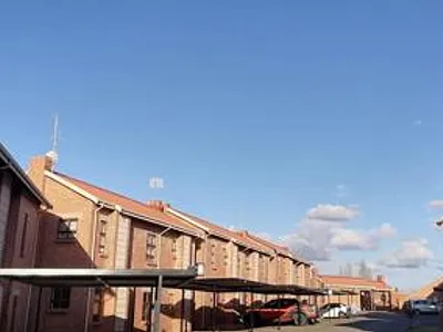 3 Bedroom Apartment To Rent in Roodepoort - img