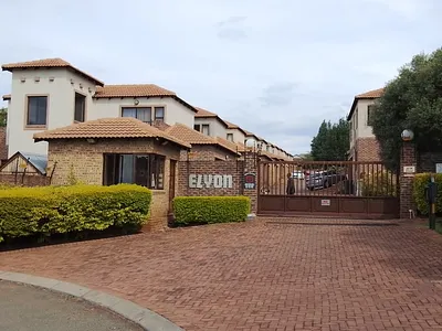 2 Bedroom House For Sale in Roodepoort - img