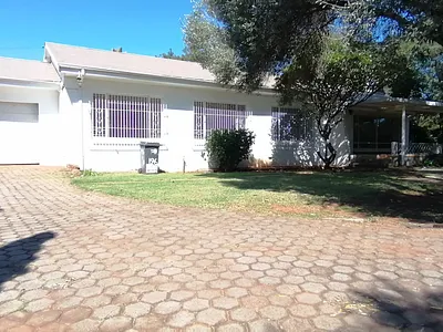 4 Bedroom House For Sale in Randburg - BXtK.webp