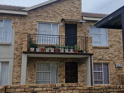 2 Bedroom Apartment For Sale in Roodepoort - sqJh.webp