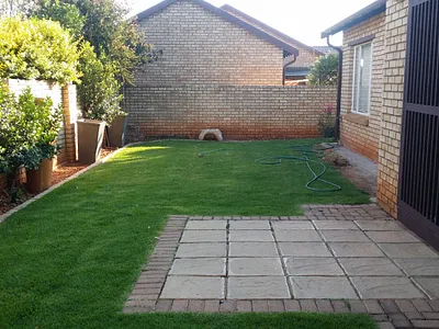 3 Bedroom Townhouse To Rent in Roodepoort - KBXe.webp