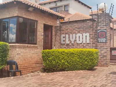 2 Bedroom Apartment To Rent in Roodepoort - SbVu.webp