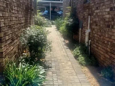 2 Bedroom Townhouse For Sale in Allen's Nek, Roodepoort - 0cHf.webp