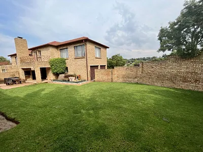 3 Bedroom Townhouse For Sale in Randburg - img