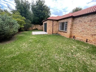 3 Bedroom Townhouse For Sale in Roodepoort - img