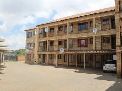 2 Bedroom Apartment For Sale in Roodepoort - W0pz.webp