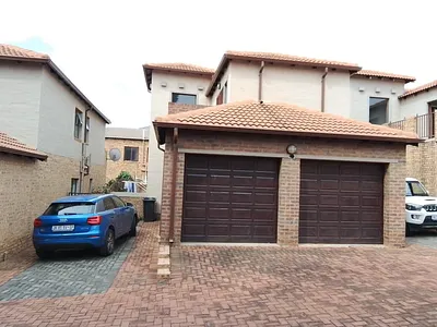 2 Bedroom Townhouse To Rent in Roodepoort - yJdz.webp