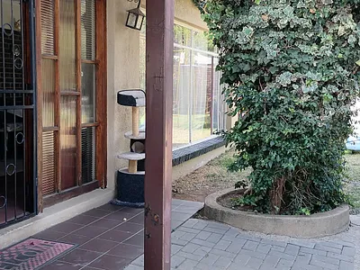 5 Bedroom House For Sale in Roodepoort - 3NBH.webp