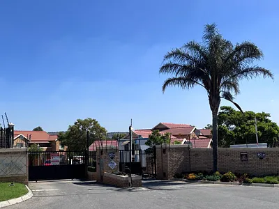 2 Bedroom Apartment For Sale in Roodepoort - Z2Ri.webp