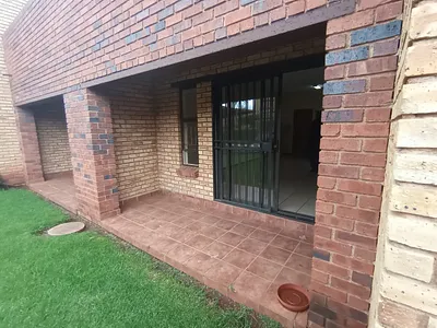 2 Bedroom Apartment To Rent in Krugersdorp - img