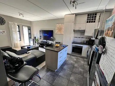 2 Bedroom Apartment To Rent in Roodepoort - img