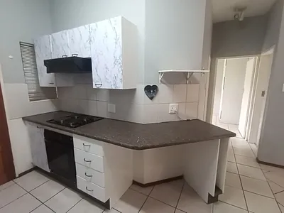 2 Bedroom Apartment To Rent in Roodepoort - img