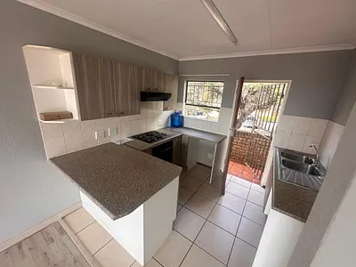 2 Bedroom Apartment To Rent in Roodepoort - Qse4.webp