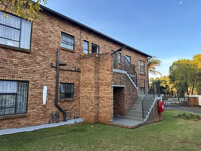 2 Bedroom Apartment To Rent in Roodepoort - img
