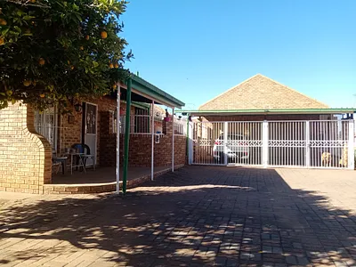 3 Bedroom House For Sale in Westonaria - L79e.webp