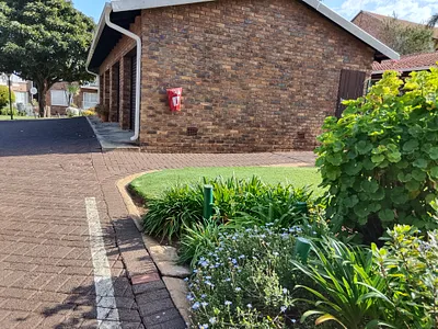 2 Bedroom Townhouse For Sale in Roodepoort - RmTW.webp