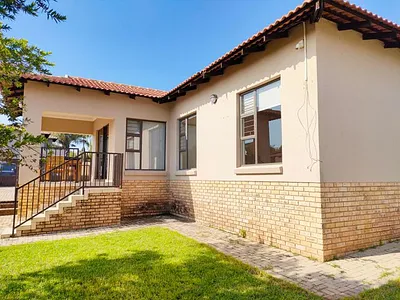4 Bedroom House To Rent in Krugersdorp - EdKt.webp