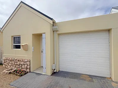 2 Bedroom House To Rent in Langebaan - img