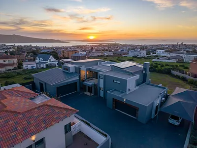 4 Bedroom House For Sale in Langebaan - munr.webp