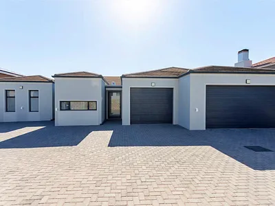 4 Bedroom House For Sale in Langebaan - fTZb.webp